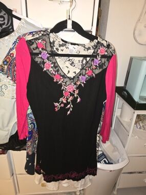 Embroidered V-Neck Tunic Top in Black and Hot Pink